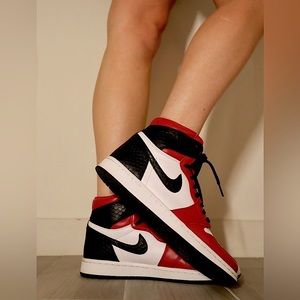 Air Jordan 1 - High Top - Red, Black, White